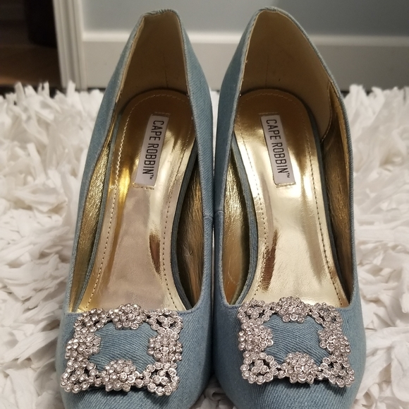 Shoes - Picture 6 of 8